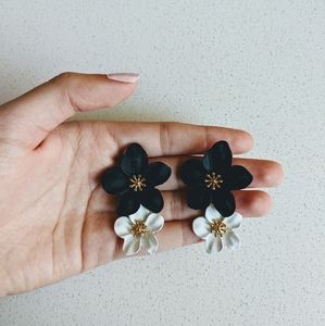 Double Flower 🌼 Black&White Earrings